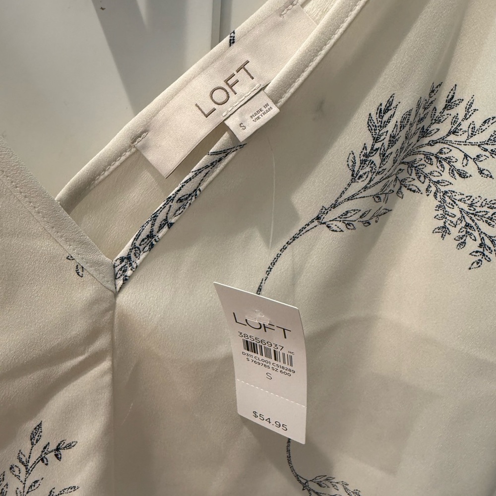 Loft , NWT sleeveless blouse / cami size small - Picture 2 of 2